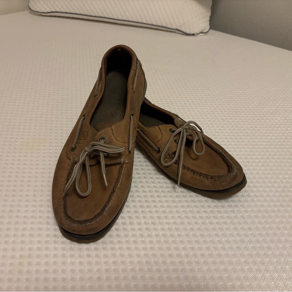 Sperry Brown Leather Boat Shoes Classic Slip-On Design